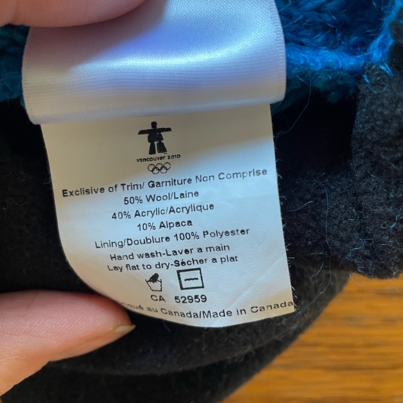 2010 Vancouver Winter Olympics Blue Toque with Tassels - Picture 4 of 6